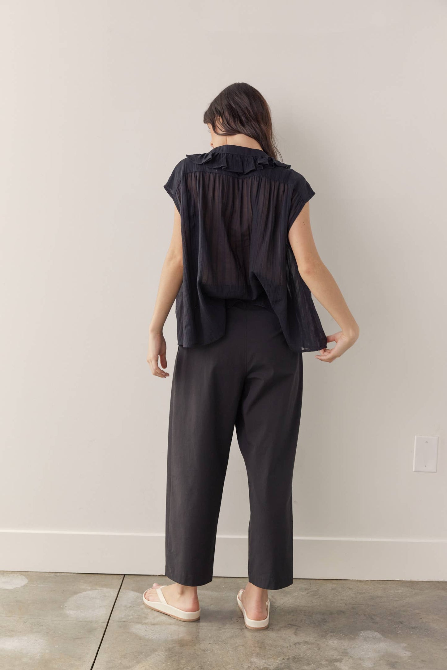 Pleated taped pants: Black / Solid