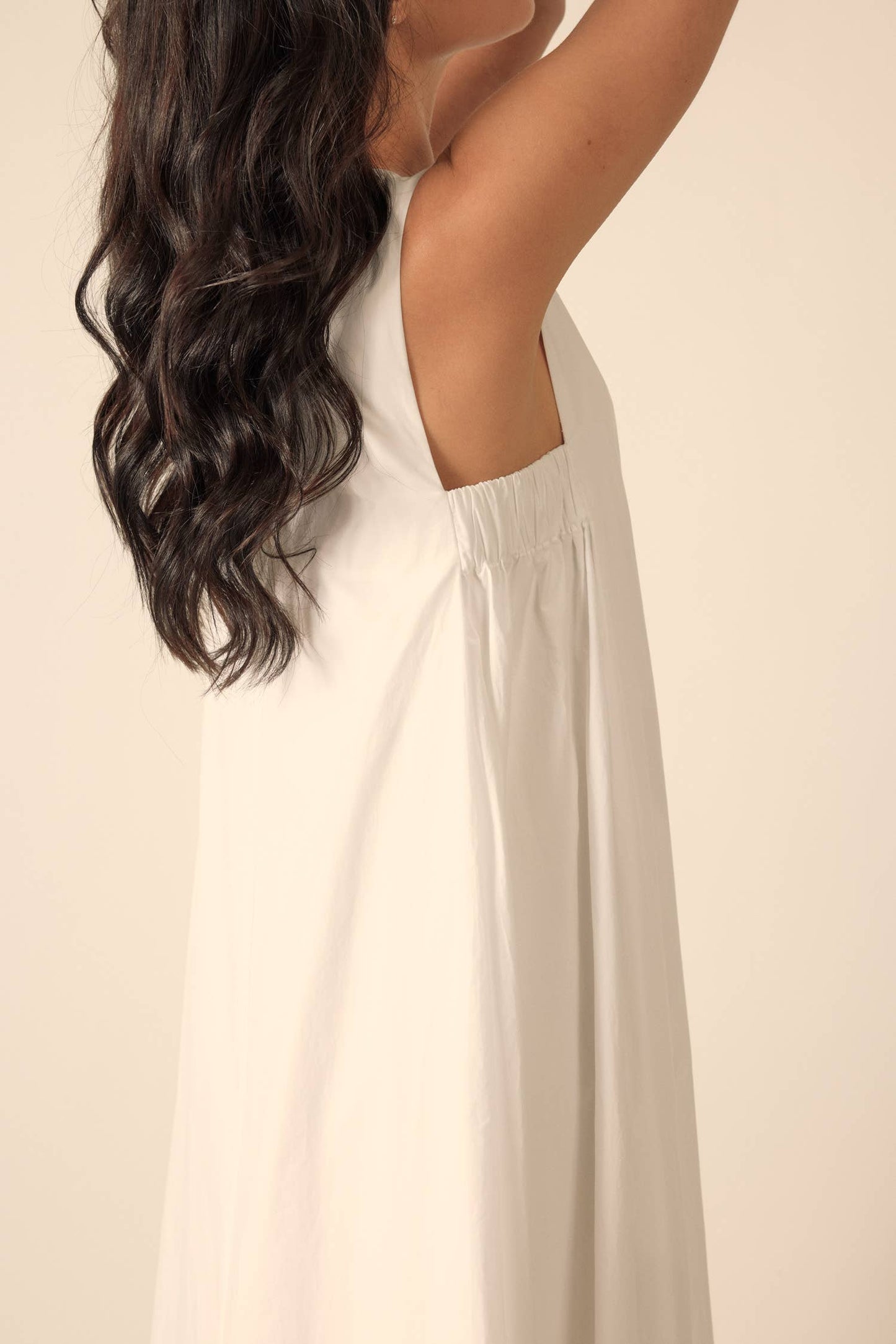 V-neck pleated dress: White / 100% Cotton