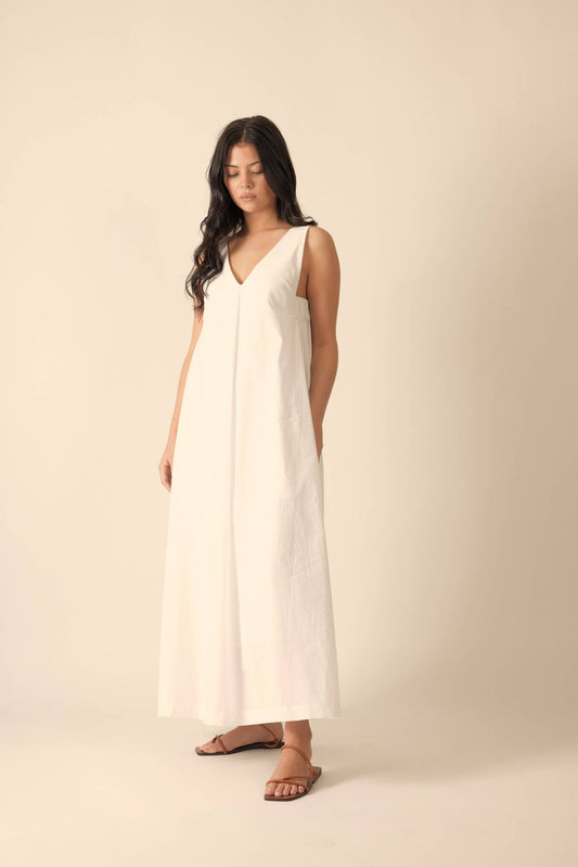 V-neck pleated dress: White / 100% Cotton