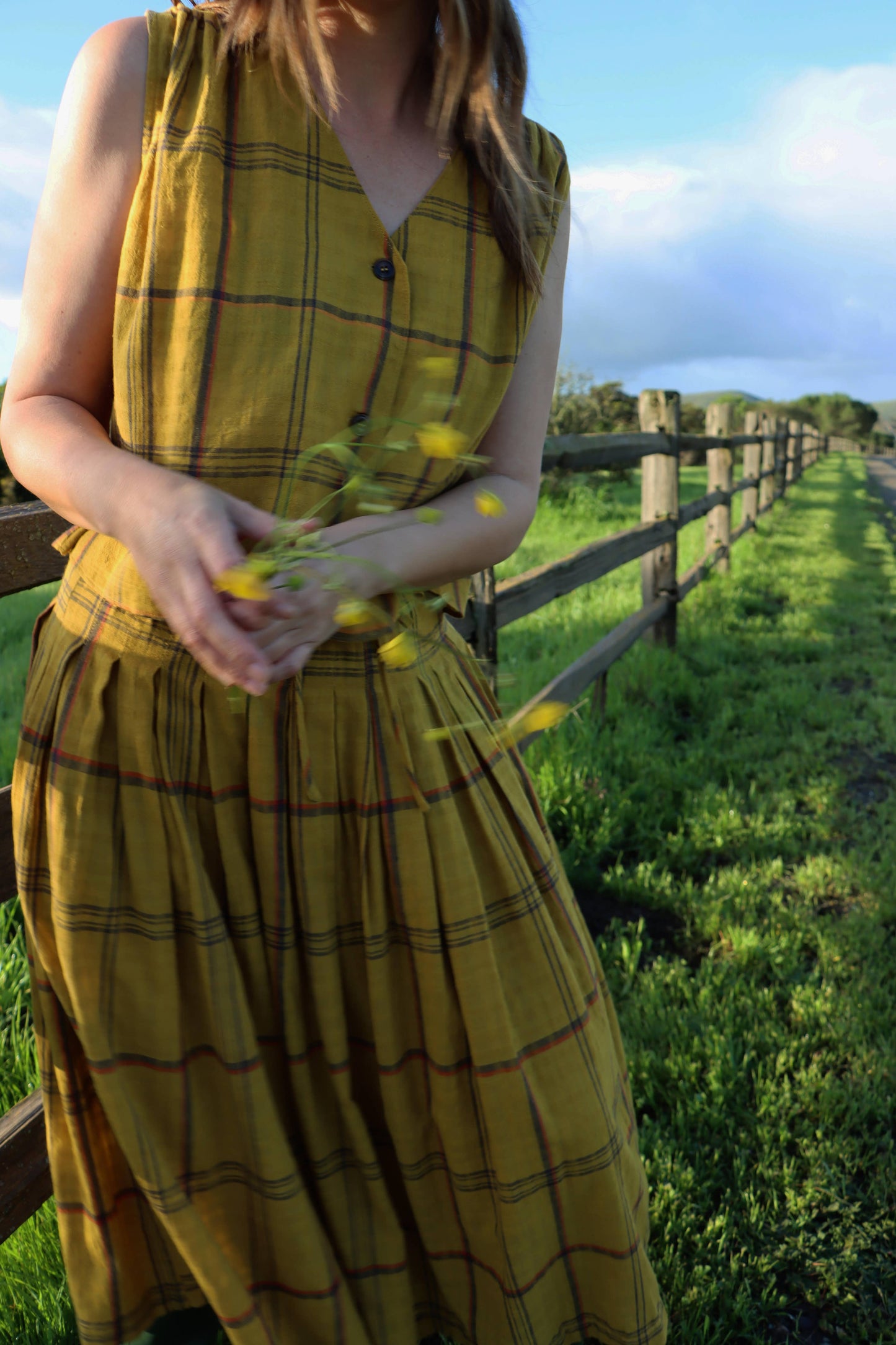 Button-down cotton plaid vest top : Mustard / Plaid