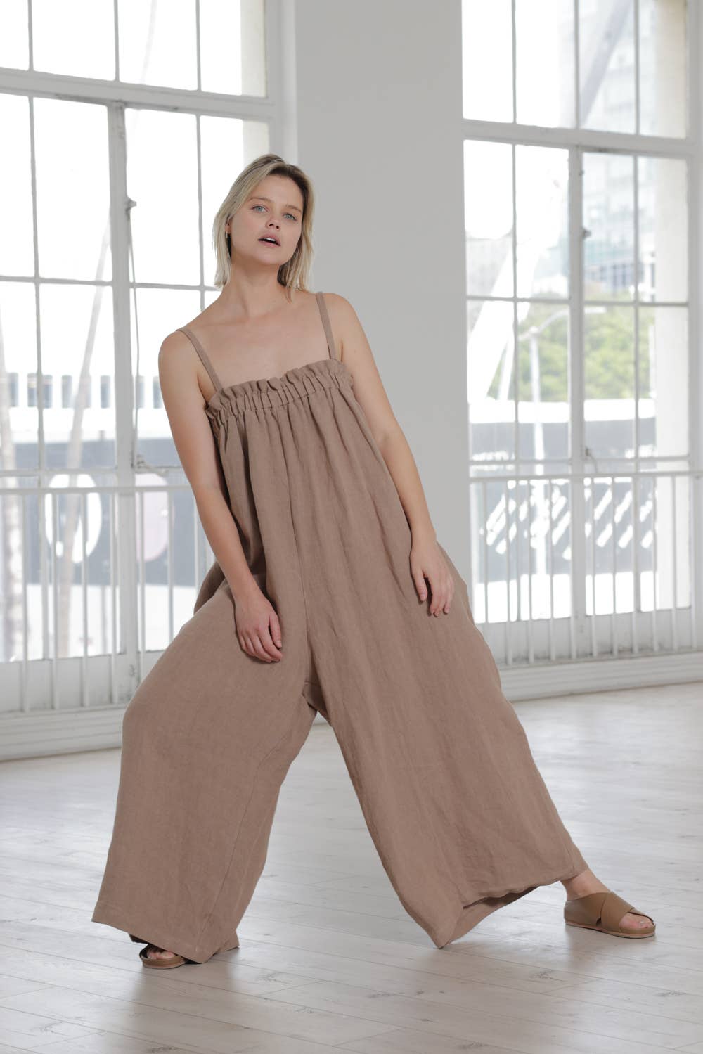 Strap wide leg jumpsuit: Mocha / 60% Tencel 40% Linen