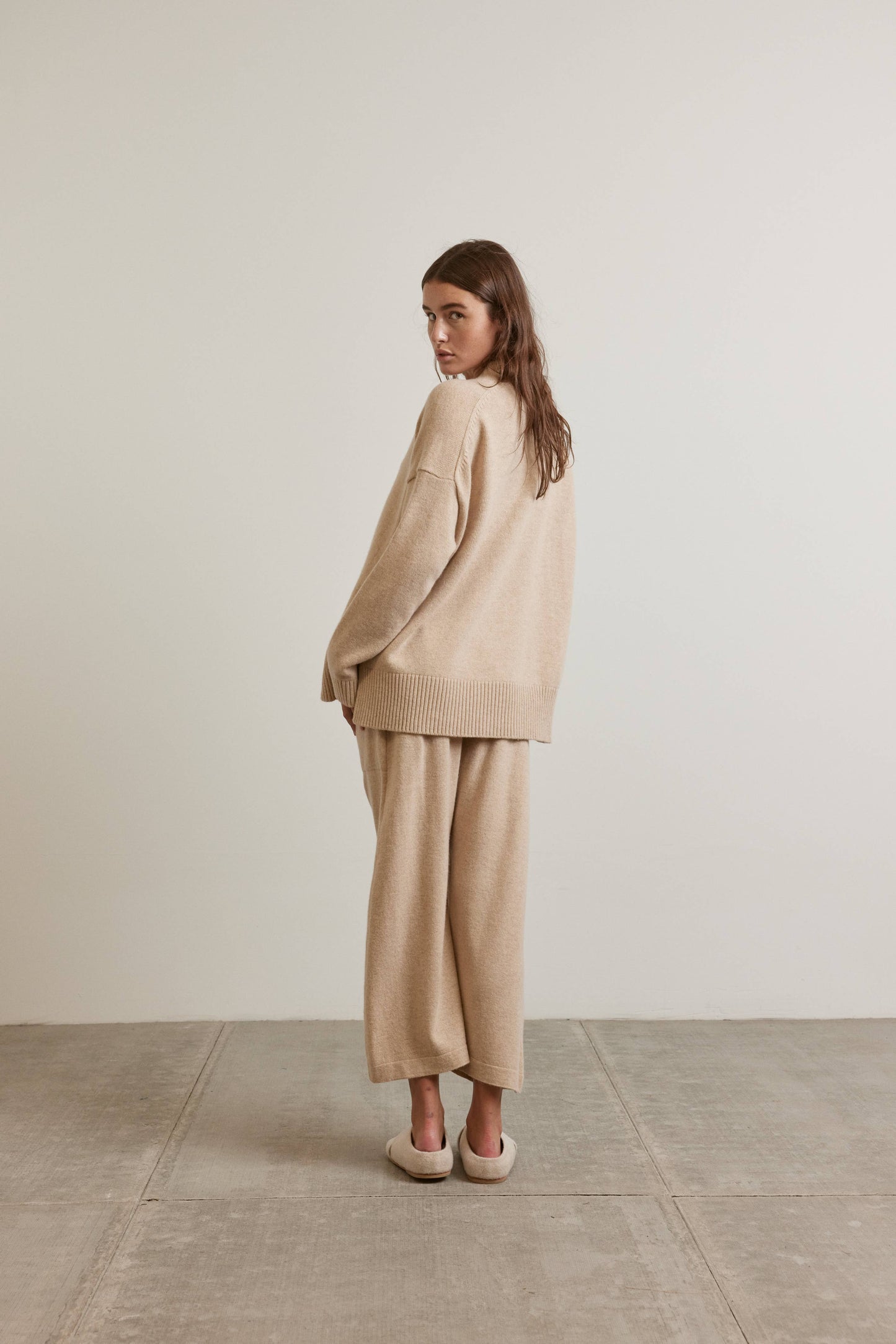 Cashmere wool blended knit baggy pants: Oatmeal / 90% Wool 10% Cashmere / S/M